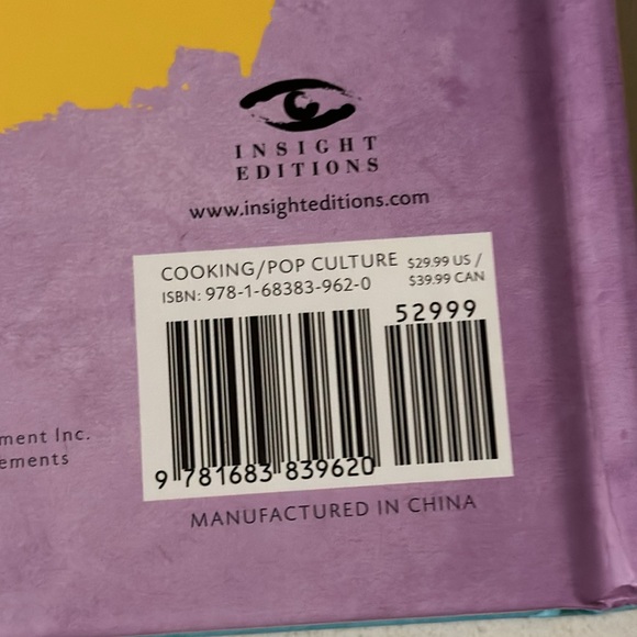 Friends The Official Cookbook NWT - Picture 3 of 6